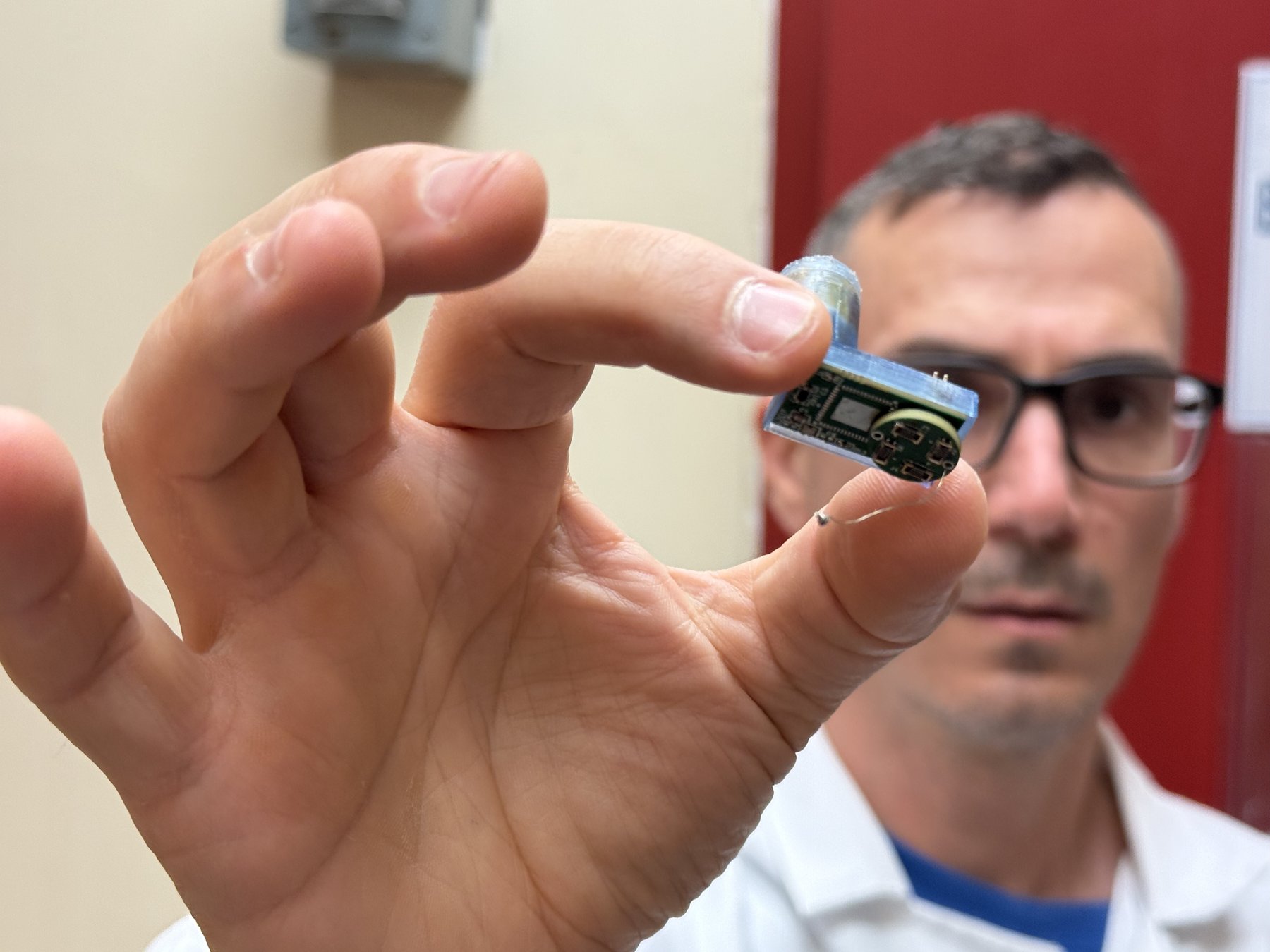 Custom wireless headstage device